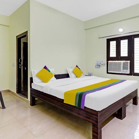 Hotel Pragati Palace Mathura Extérieur photo