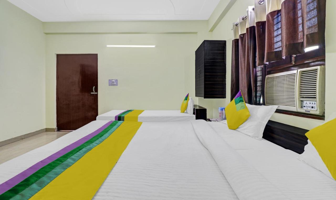 Hotel Pragati Palace Mathura Extérieur photo