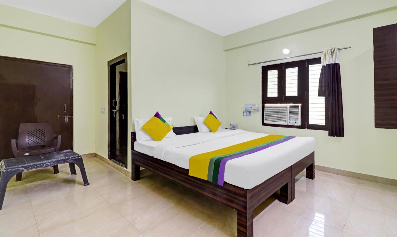 Hotel Pragati Palace Mathura Extérieur photo