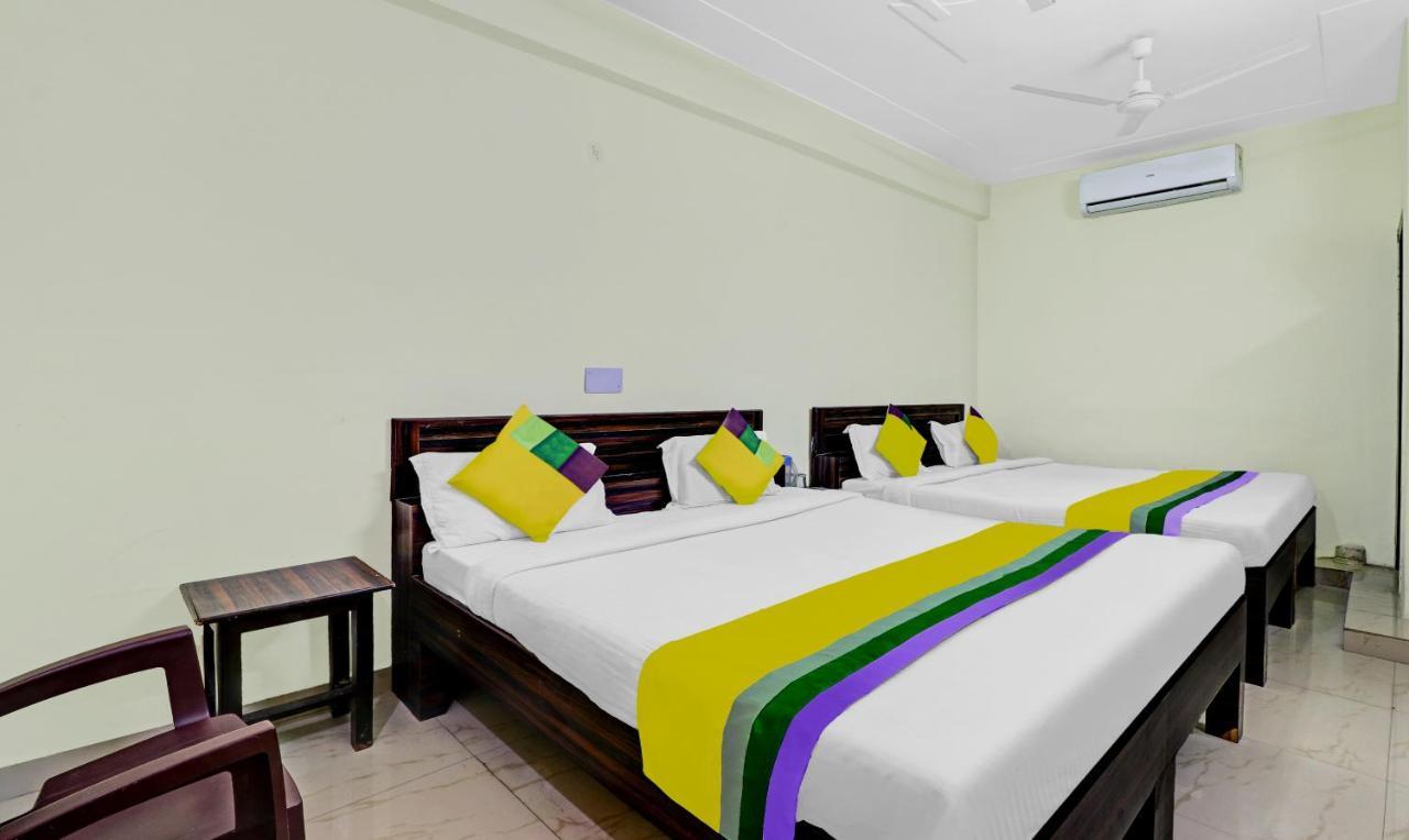 Hotel Pragati Palace Mathura Extérieur photo