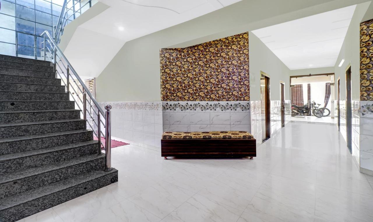 Hotel Pragati Palace Mathura Extérieur photo