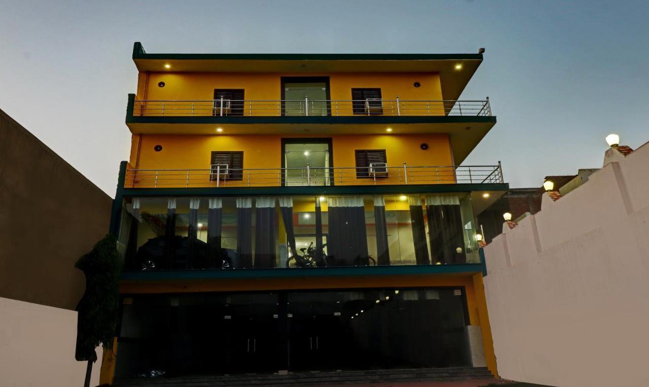 Hotel Pragati Palace Mathura Extérieur photo