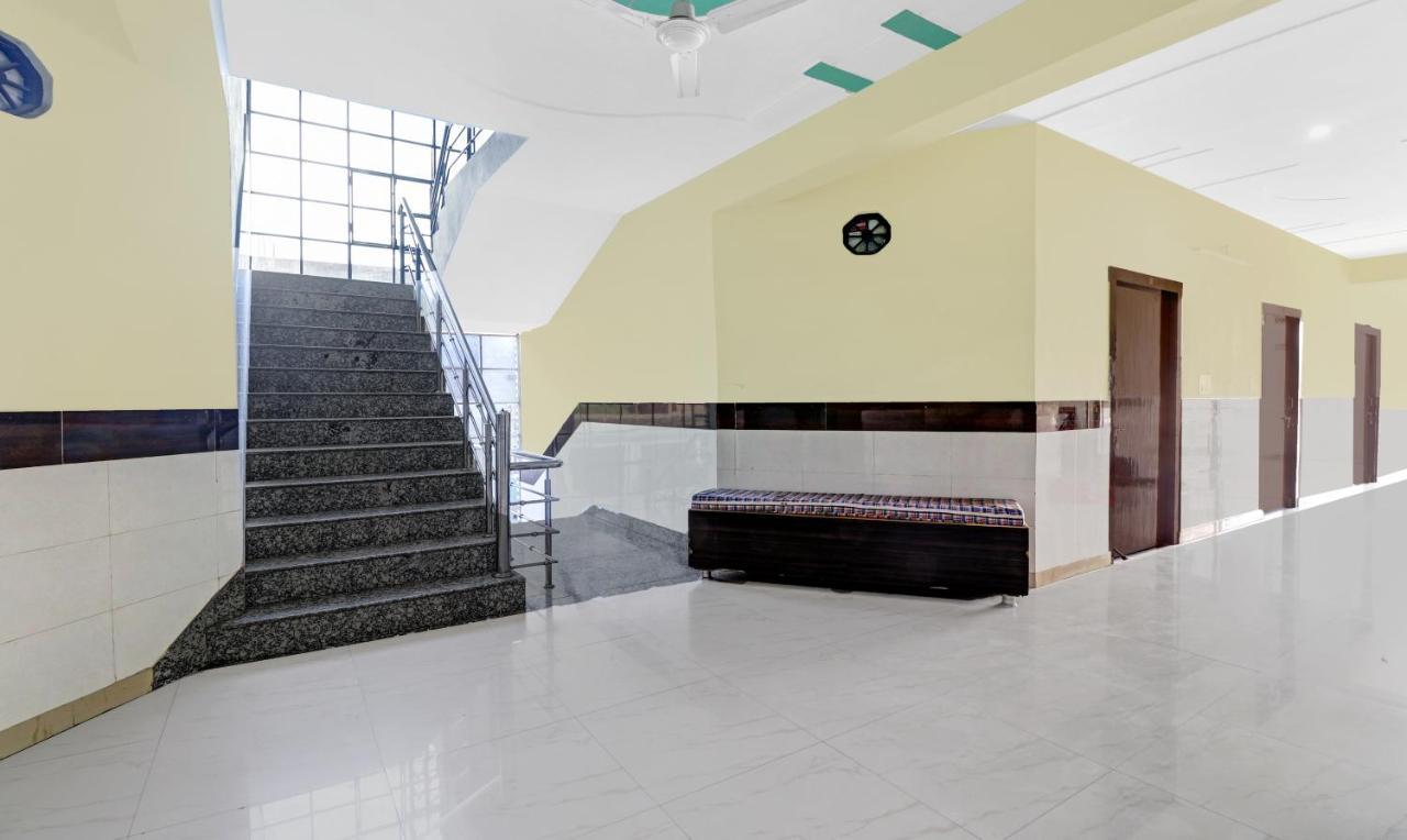 Hotel Pragati Palace Mathura Extérieur photo
