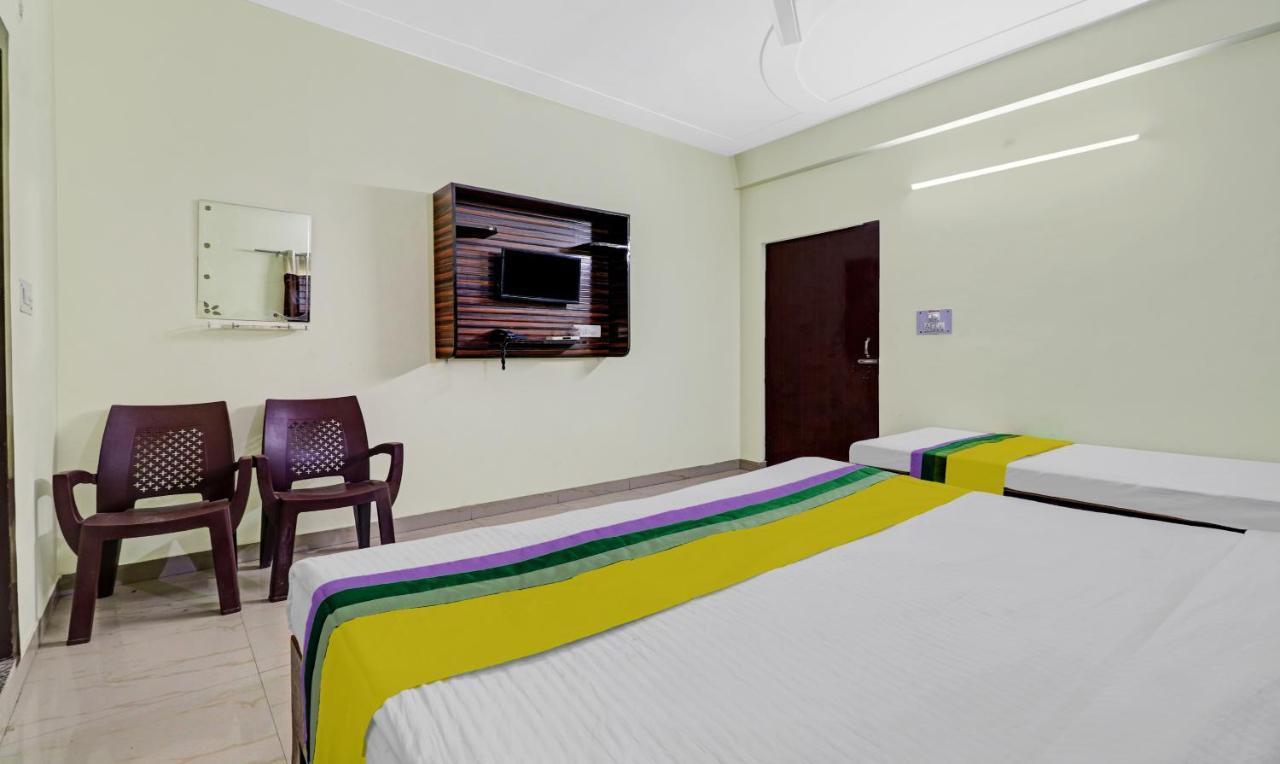 Hotel Pragati Palace Mathura Extérieur photo