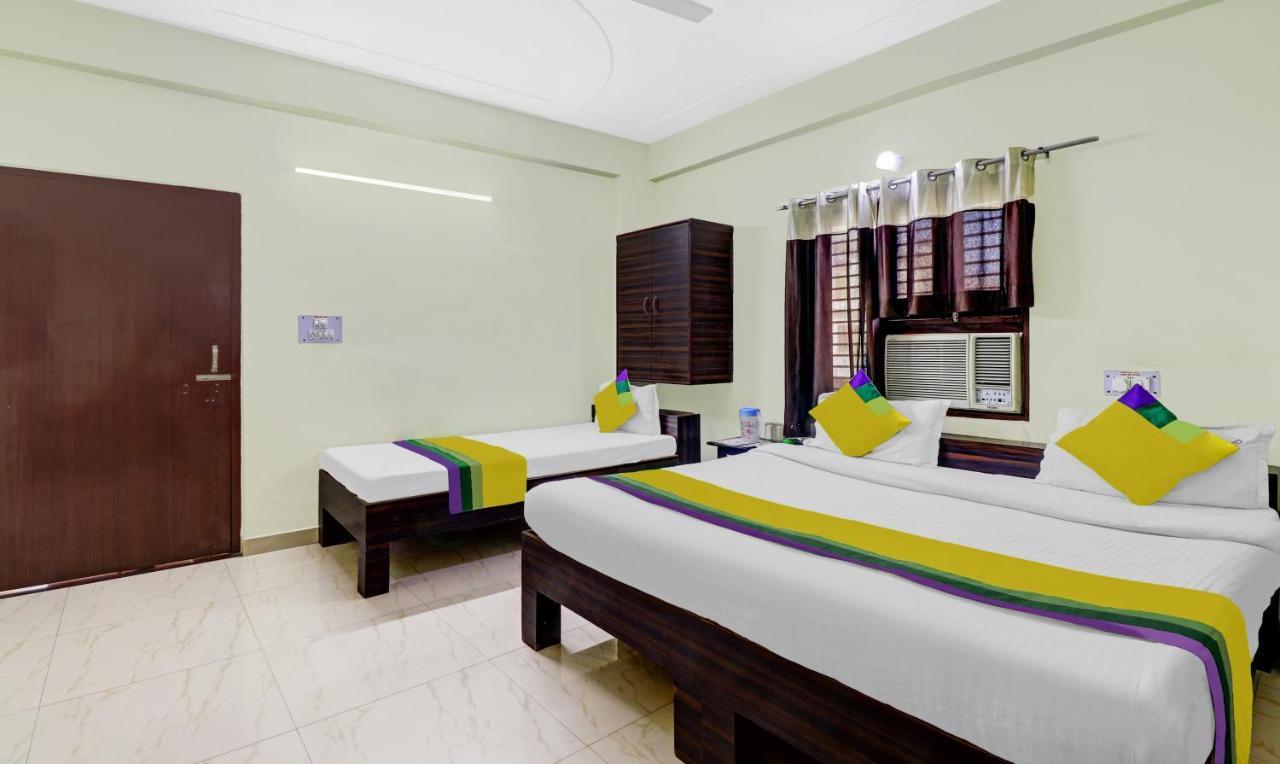 Hotel Pragati Palace Mathura Extérieur photo