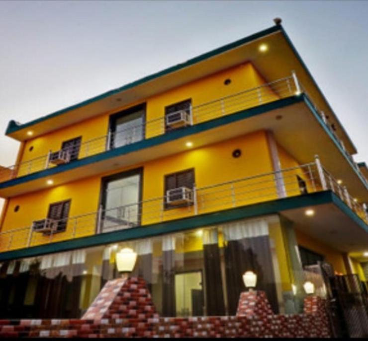 Hotel Pragati Palace Mathura Extérieur photo
